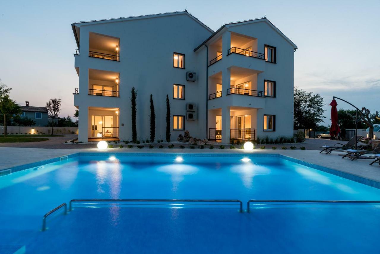 Villa Anja 2Nd Floor Перой Екстер'єр фото