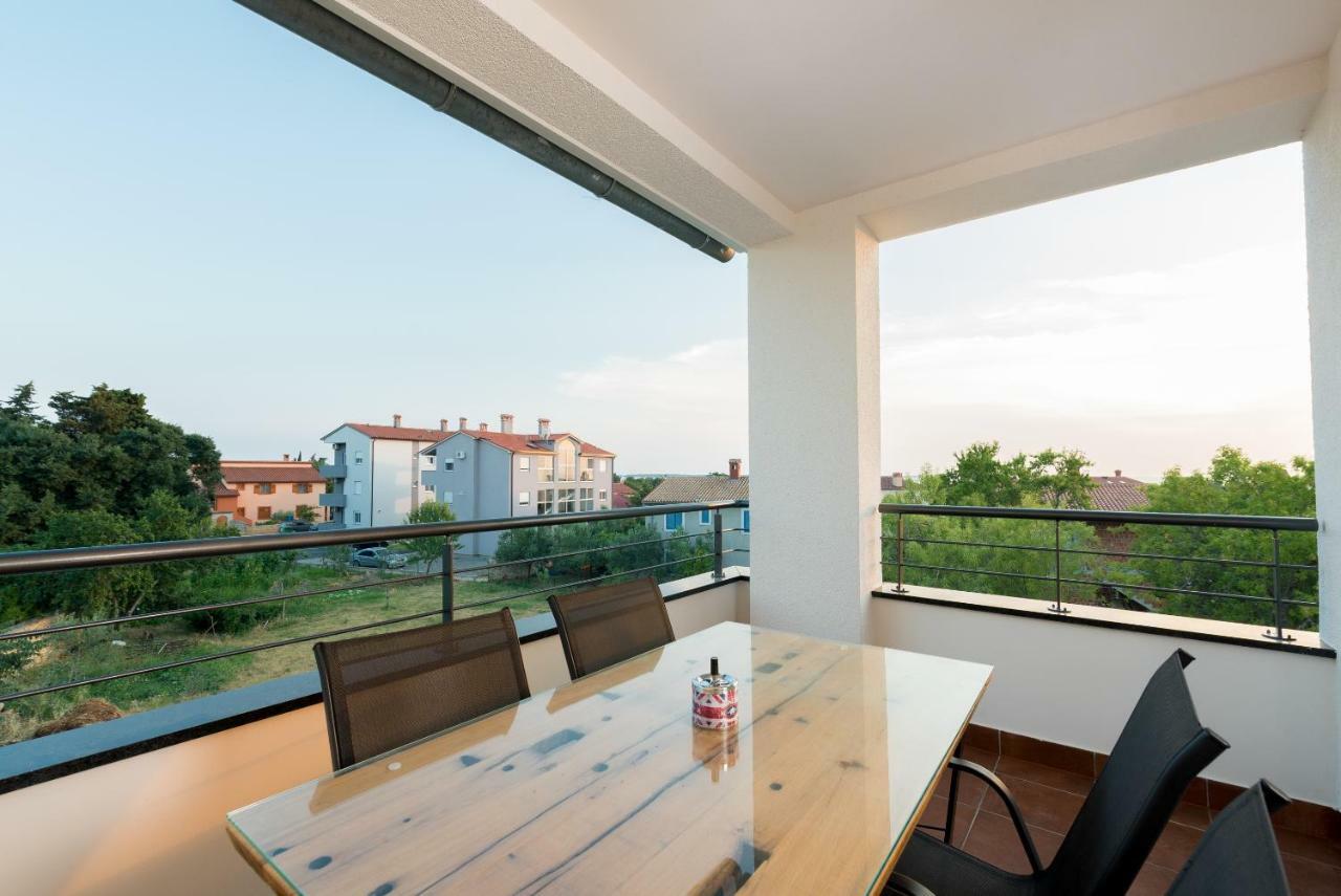 Villa Anja 2Nd Floor Перой Екстер'єр фото