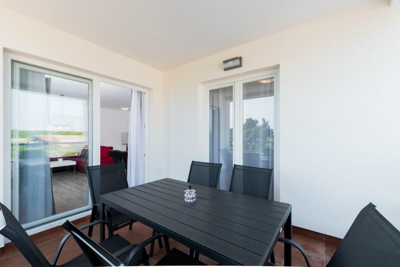Villa Anja 2Nd Floor Перой Екстер'єр фото