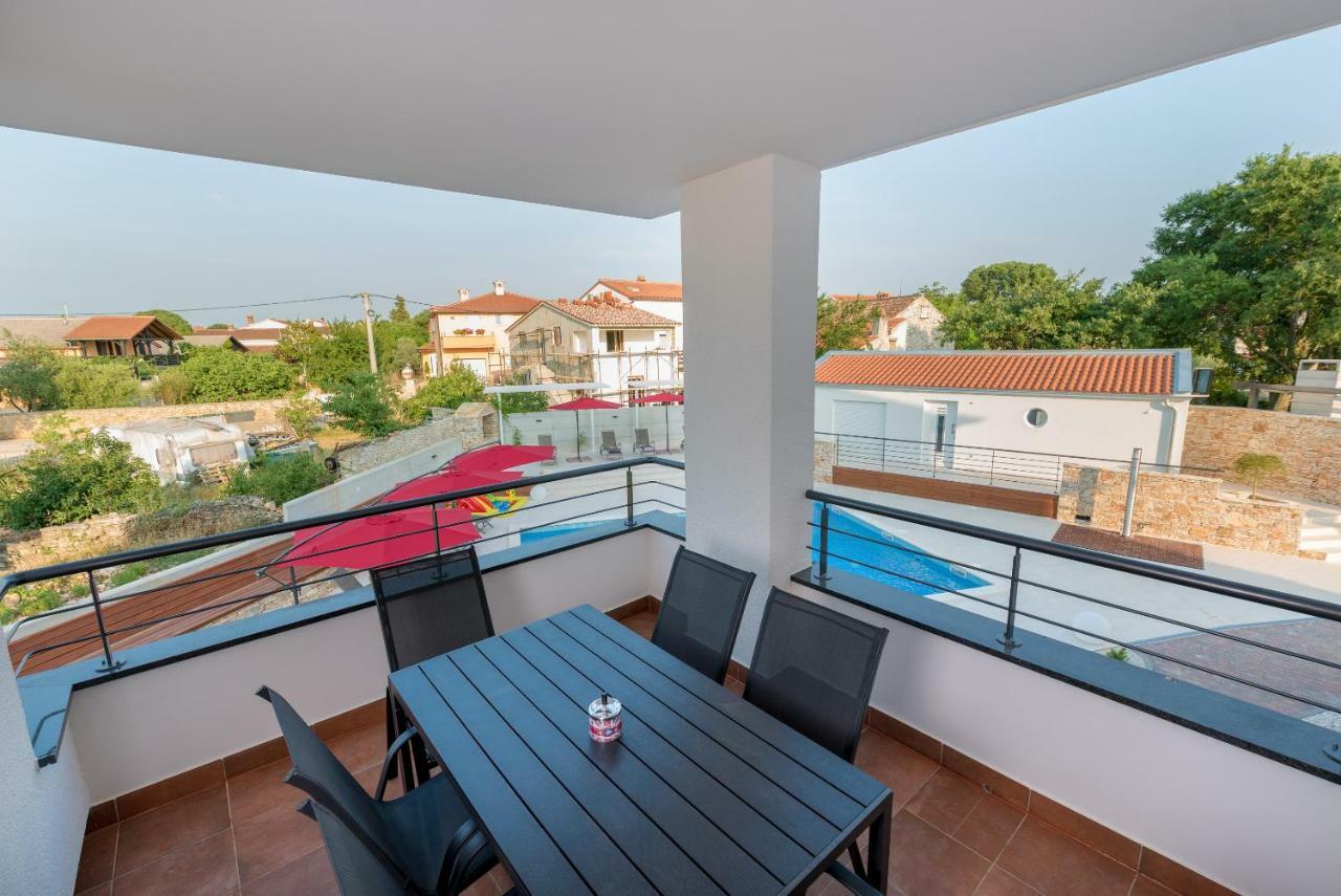 Villa Anja 2Nd Floor Перой Екстер'єр фото