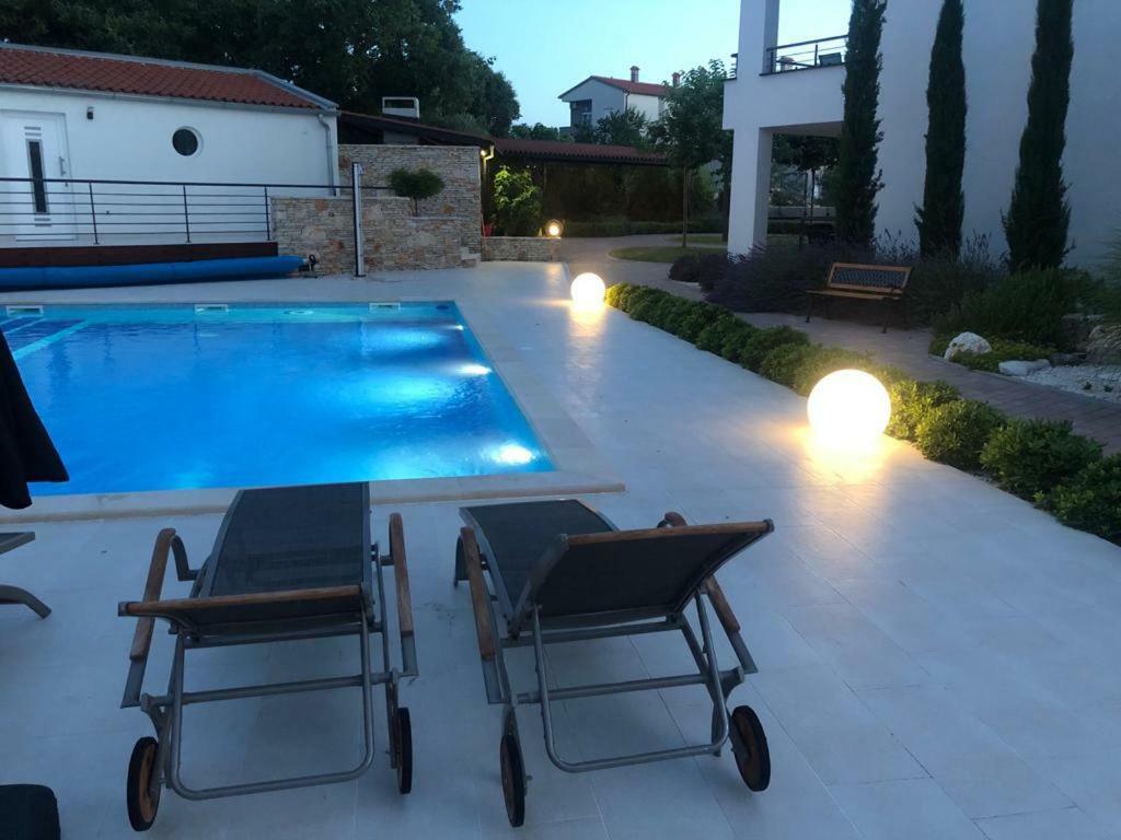 Villa Anja 2Nd Floor Перой Екстер'єр фото