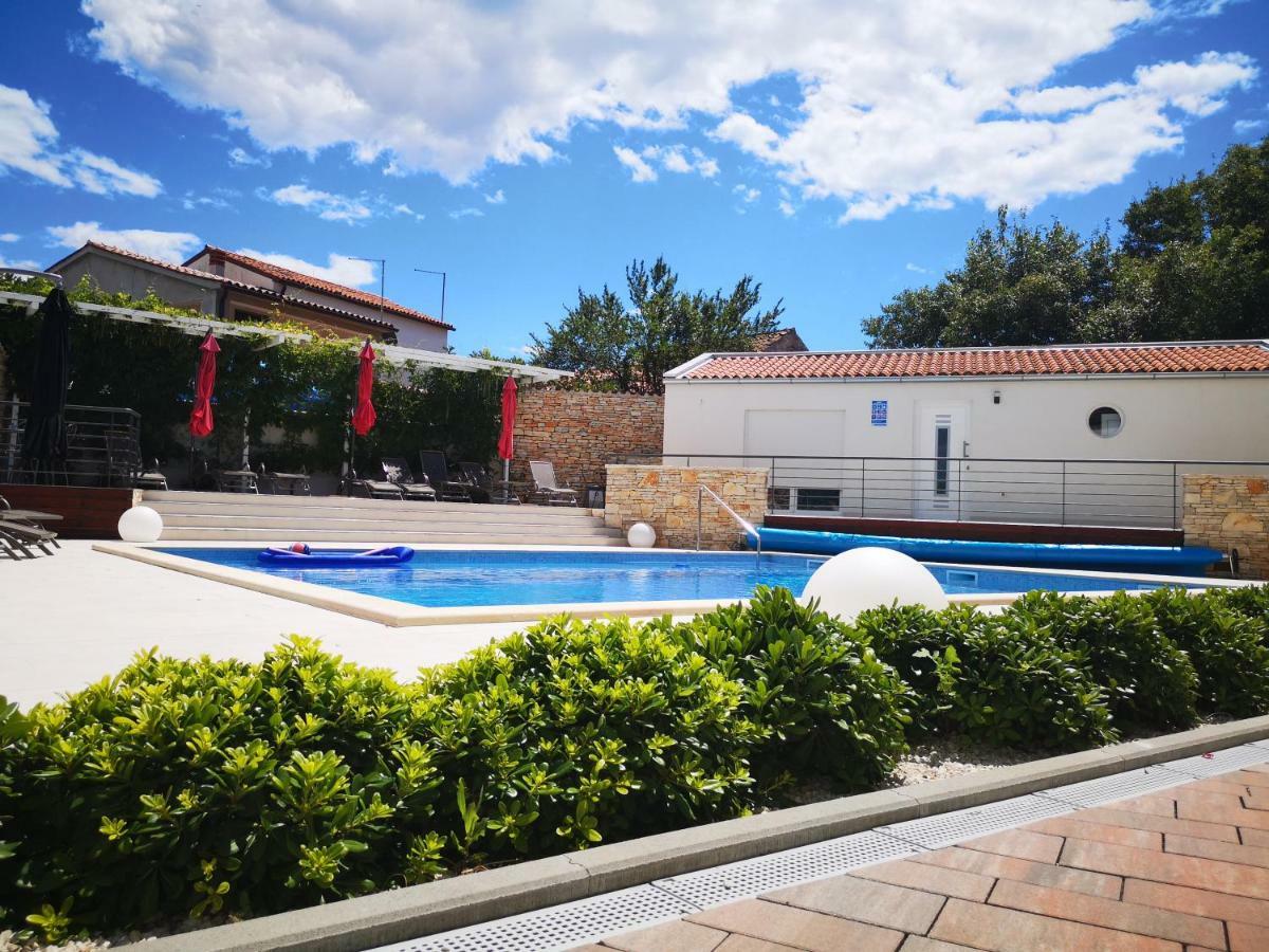 Villa Anja 2Nd Floor Перой Екстер'єр фото